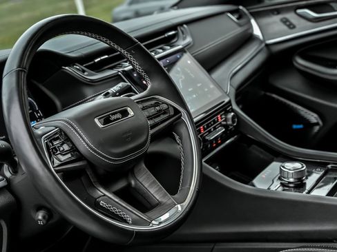 Used 2021 Jeep Grand Cherokee L Overland w/ Luxury Tech Group IV image 19