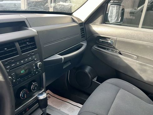 Used 2009 Jeep Liberty Sport image 27