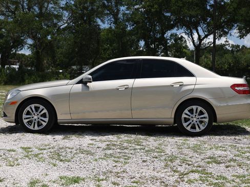 Used 2010 Mercedes-Benz E 350 4MATIC Sedan image 3