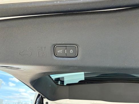 Used 2025 Ford Expedition Active AWD/4WD image 33