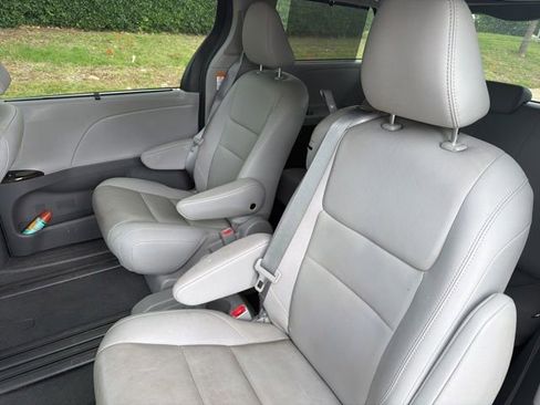 Used 2020 Toyota Sienna XLE FWD image 20