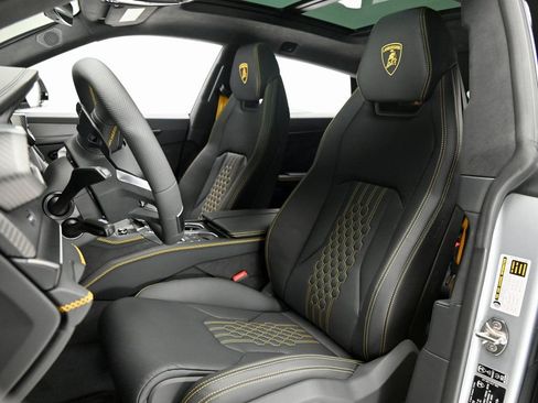 Used 2025 Lamborghini Urus SE AWD/4WD image 13