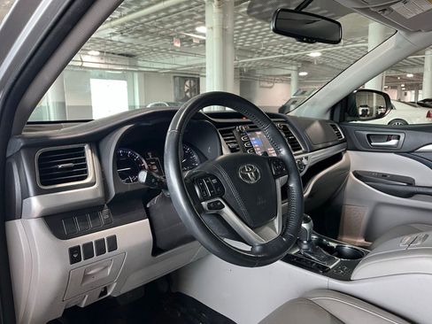 Used 2015 Toyota Highlander XLE AWD/4WD image 16