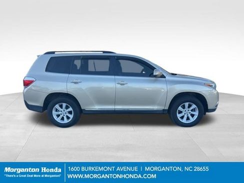 Used 2012 Toyota Highlander FWD w/ Tech Pkg image 10