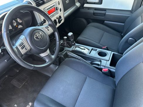 Used 2013 Toyota FJ Cruiser 4WD w/ Upgrade Pkg image 10