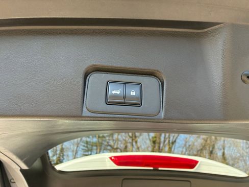 Used 2025 Nissan Rogue SV AWD/4WD image 25