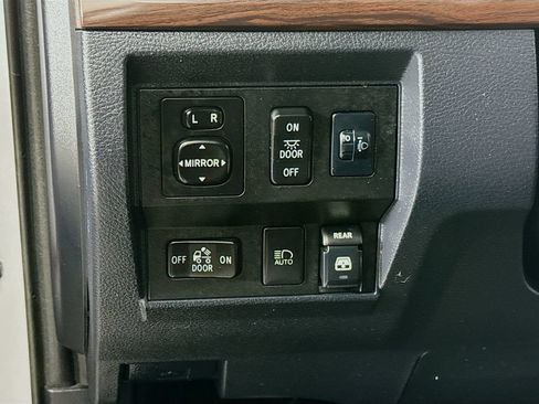 Certified 2018 Toyota Tundra Limited AWD/4WD image 10