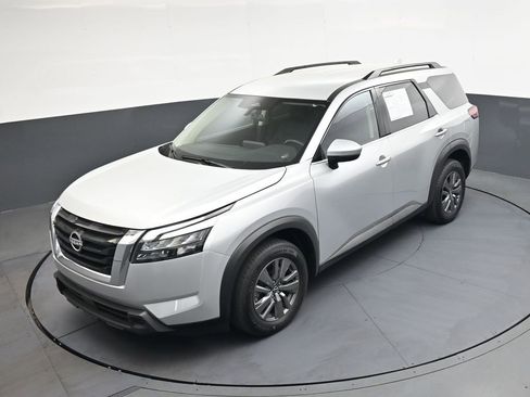 Used 2025 Nissan Pathfinder SV AWD/4WD image 41