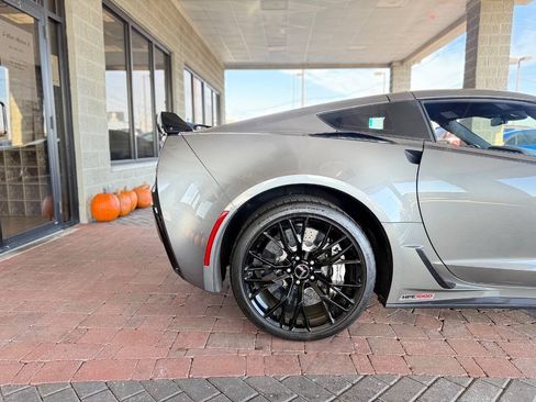 Used 2015 Chevrolet Corvette Z06 w/ 3LZ Preferred Equipment Group RWD image 23