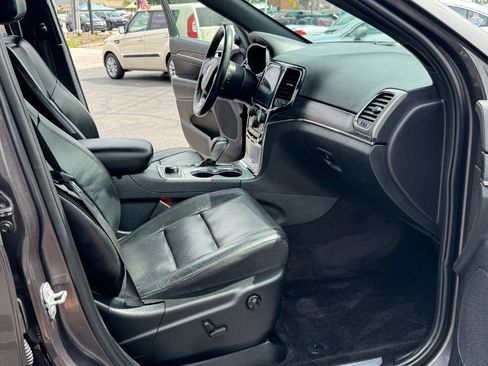 Used 2019 Jeep Grand Cherokee Limited w/ Luxury Group II AWD/4WD image 19