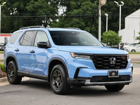 Used 2023 Honda Pilot TrailSport image 13