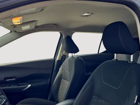 Used 2023 Nissan Kicks SV FWD image 3