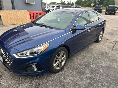 Used 2019 Hyundai Sonata Limited w/ Ultimate Package 04 FWD image 2