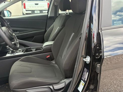 Used 2023 Hyundai Elantra SEL w/ Convenience Package image 9