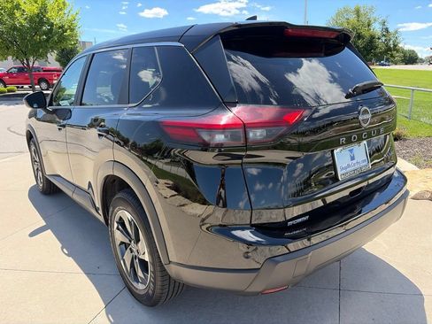 Used 2024 Nissan Rogue SV AWD/4WD image 8