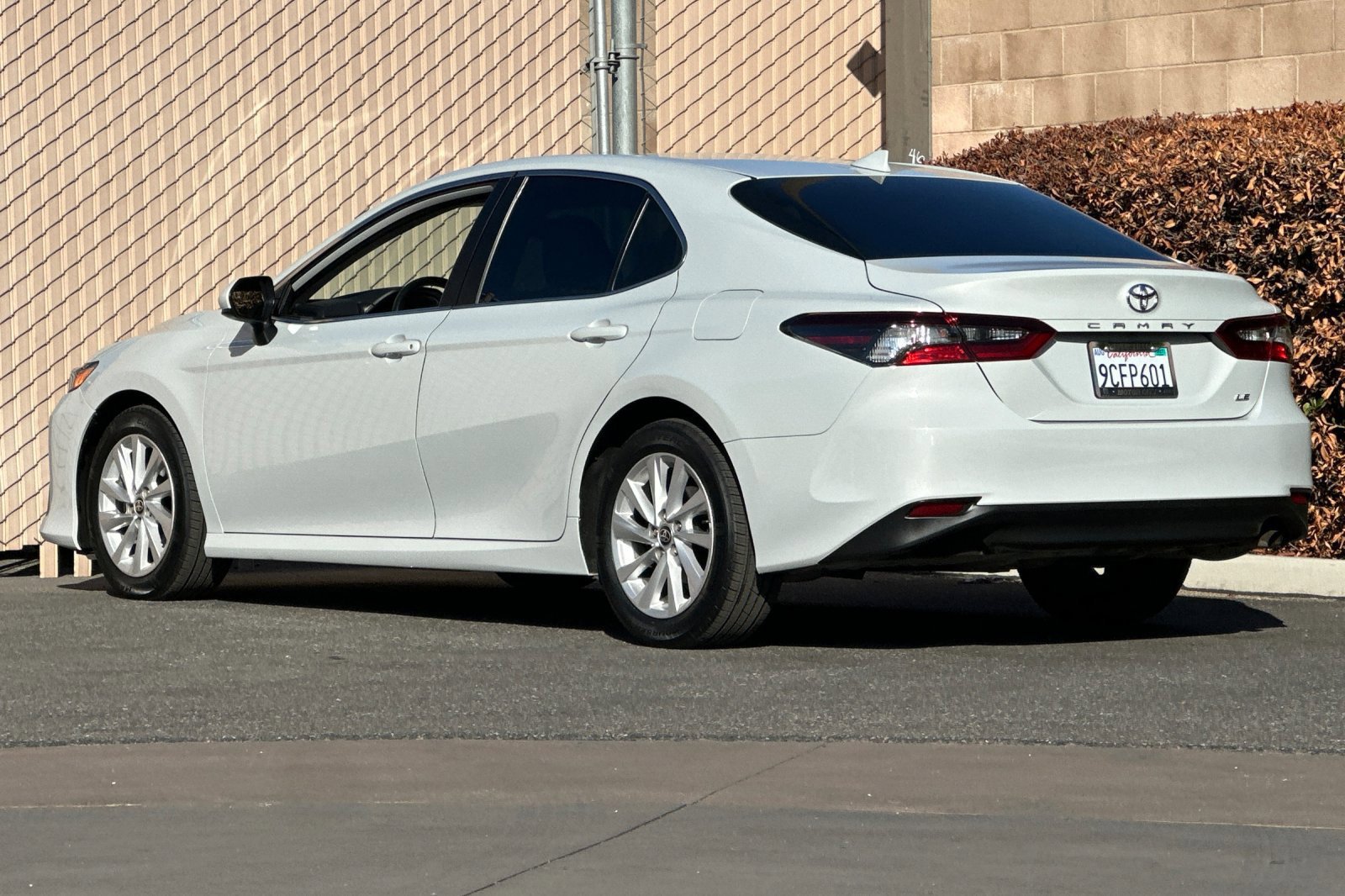 Used 2022 Toyota Camry LE FWD image 6