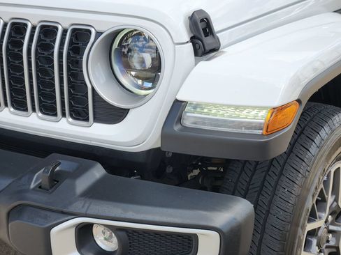 Used 2025 Jeep Wrangler Unlimited Sahara AWD/4WD image 9