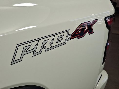 Used 2022 Nissan Frontier PRO-4X w/ Technology Package image 33