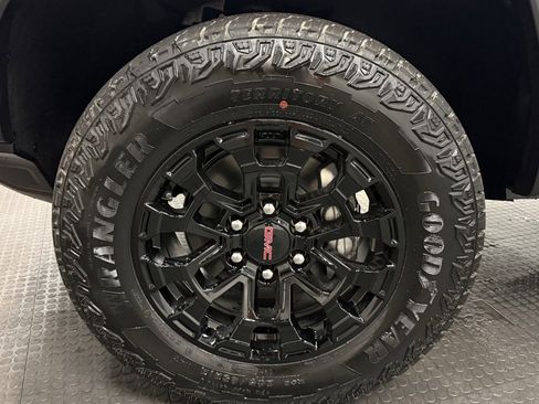 New 2026 GMC Canyon Elevation w/ Convenience Package image 10