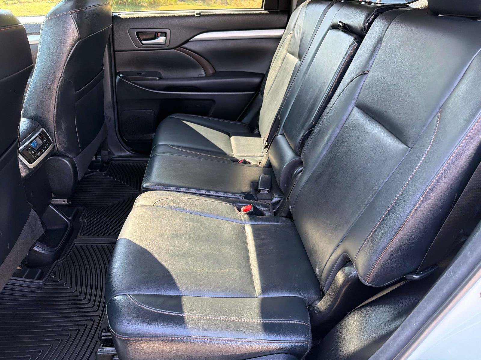 Used 2016 Toyota Highlander XLE AWD/4WD image 27