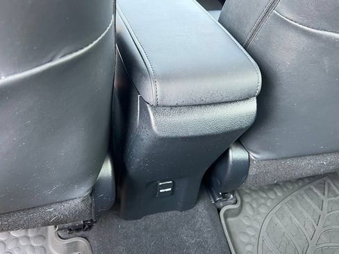 Used 2017 Toyota Prius Four FWD image 18