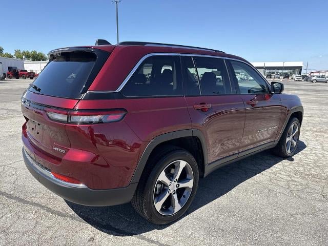 Used 2024 Jeep Grand Cherokee Limited w/ Luxury Tech Group II AWD/4WD image 4