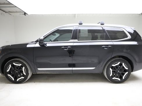 Used 2024 Kia Telluride EX w/ EX Captain's Chair Package FWD image 2