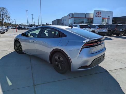 New 2026 Toyota Prius LE image 5