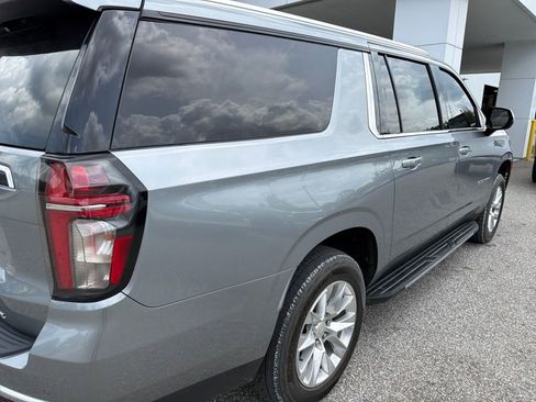 Used 2023 Chevrolet Suburban Premier RWD image 3