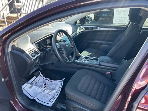 Used 2018 Ford Fusion SE w/ Fusion SE Technology Package FWD image 9