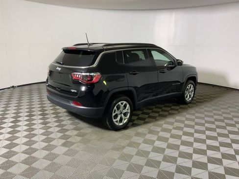 Used 2026 Jeep Compass Latitude image 8