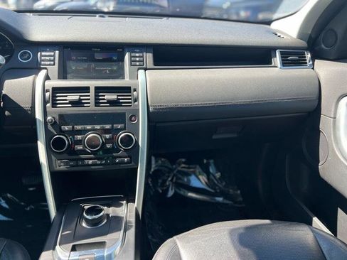 Used 2018 Land Rover Discovery Sport HSE image 13