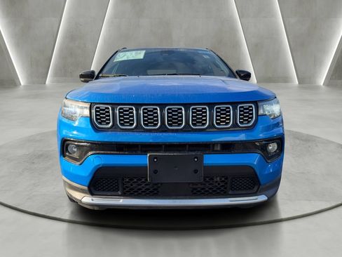 Used 2025 Jeep Compass Limited AWD/4WD image 2
