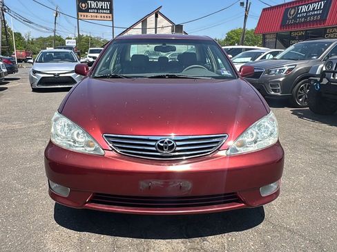 Used 2005 Toyota Camry LE FWD image 2