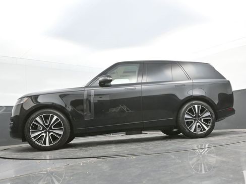 New 2025 Land Rover Range Rover SE image 35