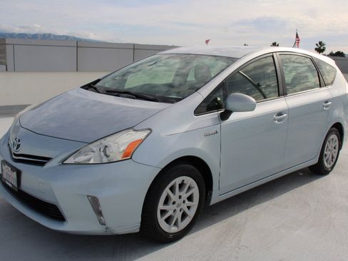 Used 2012 Toyota Prius V Three image 6