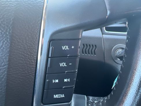 Used 2010 Ford Taurus SEL image 20