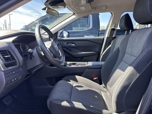 Used 2025 Nissan Rogue SV FWD image 11