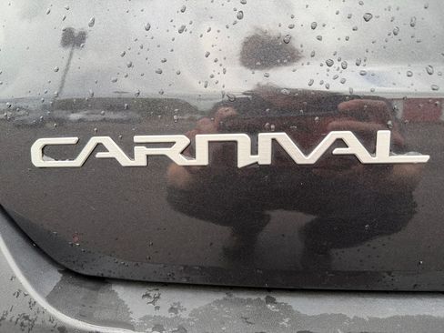 Used 2026 Kia Carnival FWD image 35