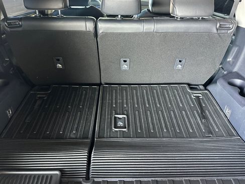 Used 2024 Toyota Highlander Limited image 18