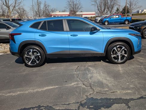 New 2026 Chevrolet Trax RS w/ Sunroof Package image 9