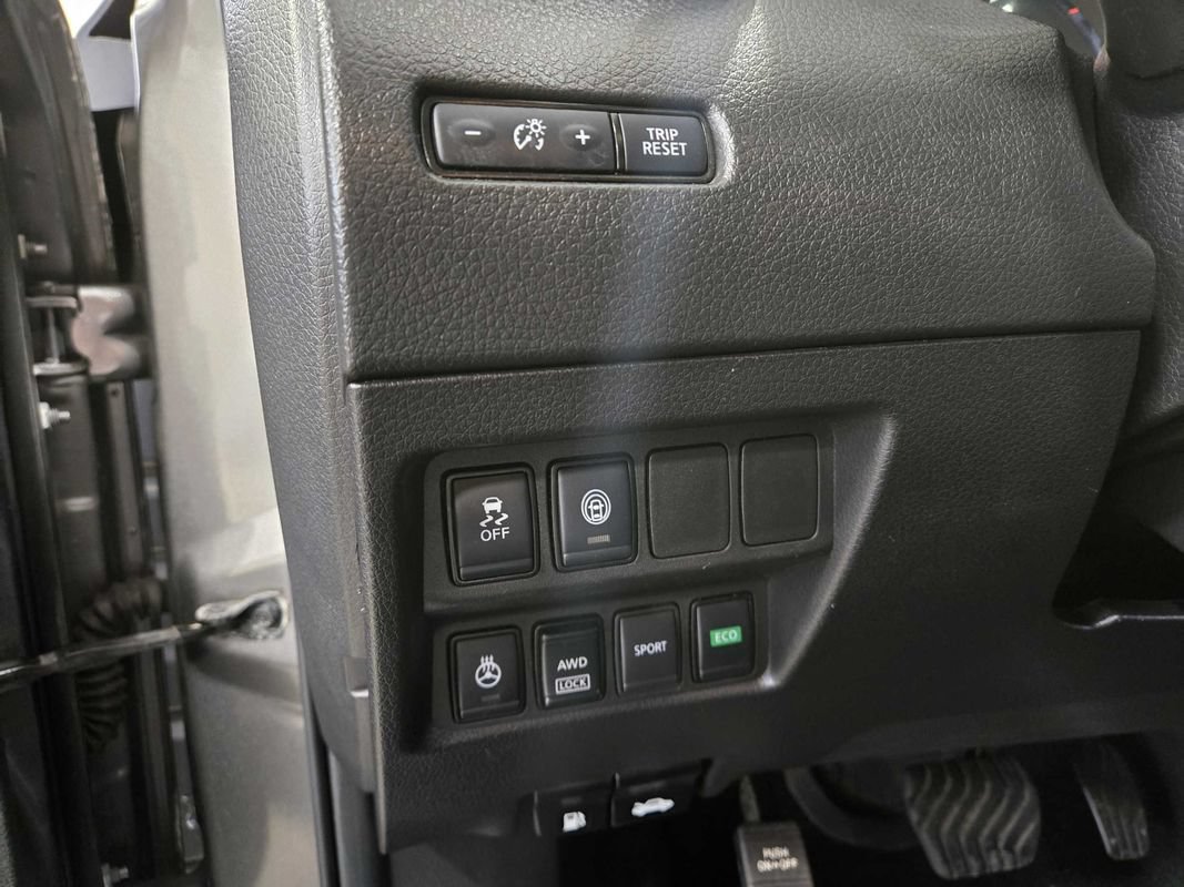 Used 2021 Nissan Rogue Sport SV AWD/4WD image 14