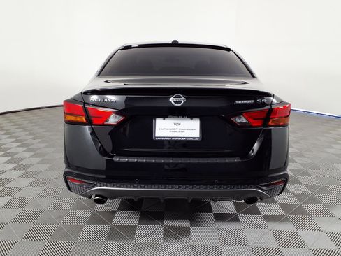 Used 2022 Nissan Altima 2.5 SR w/ Midnight Edition Package FWD image 5