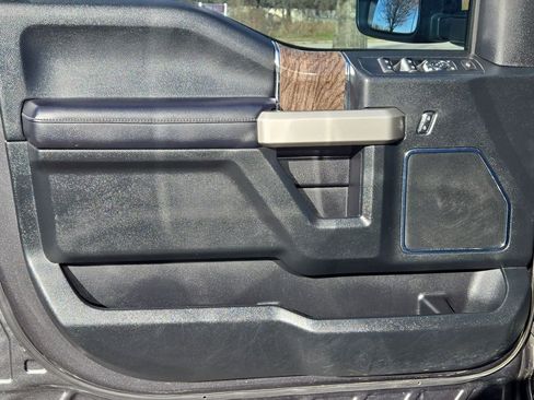 Used 2019 Ford F250 Lariat w/ Chrome Package image 15