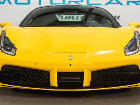 Used 2016 Ferrari 488 GTB RWD image 3