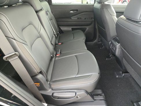 New 2026 Nissan Pathfinder SL FWD image 19