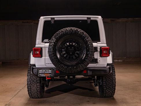 Used 2025 Jeep Wrangler Unlimited Rubicon AWD/4WD image 8