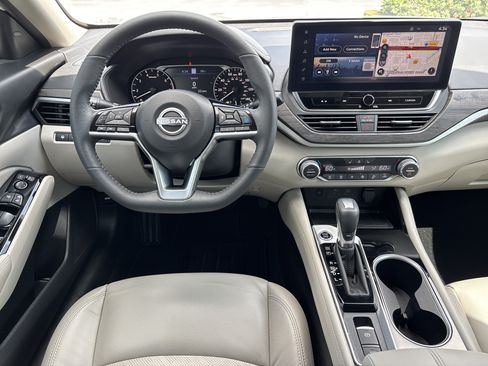 Used 2024 Nissan Altima 2.5 SL FWD image 24