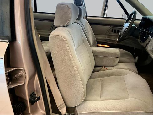 Used 1999 Oldsmobile 88 FWD image 8
