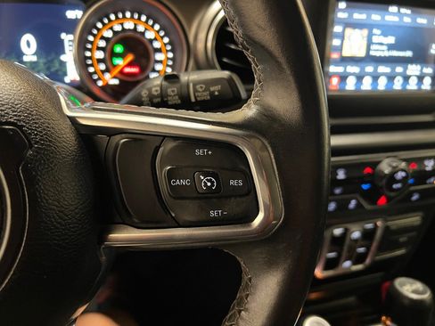 Used 2018 Jeep Wrangler Unlimited Sahara image 19